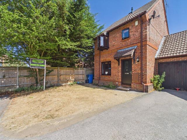 Simkins Close, Winkfield Row, Bracknell, Berkshire RG42, 3 bed link detached house to rent, £1,750 pcm | PrimeLocation