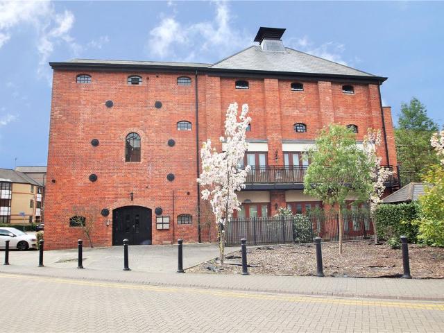 Simmonds Malthouse, Fobney Street, Reading, Berkshire RG1, 2 bed flat to rent, £2,250 pcm | PrimeLocation