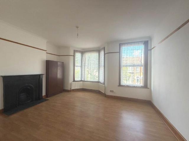 Simonds Road, Leyton, E10 2 bed flat to rent £1,800 pcm £415 pw