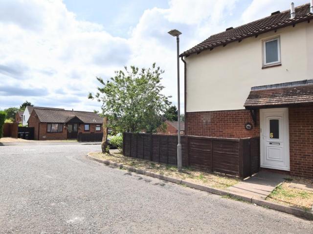 Simonsbath, Furzton 2 bed terraced house to rent £1,350 pcm £312 pw