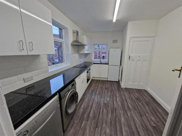 Simonside Terrace, Heaton 2 bed flat to rent £1,250 pcm £288 pw