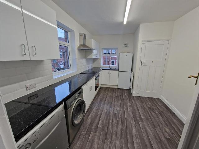 Simonside Terrace, Heaton NE6, 2 bed flat to rent, £1,250 pcm | PrimeLocation