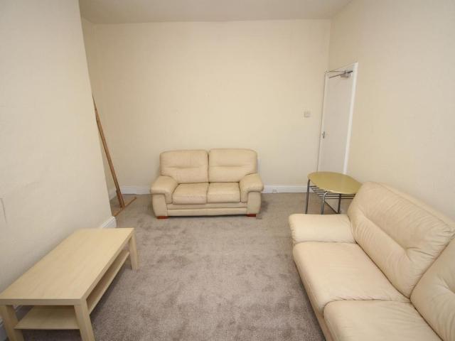 Simonside Terrace, Heaton, Newcastle Upon Tyne NE6, 3 bed flat to rent, £1,560 pcm | PrimeLocation