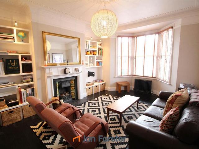 Simonside Terrace, Heaton, Newcastle. 2 bed flat to rent £1,250 pcm £288 pw