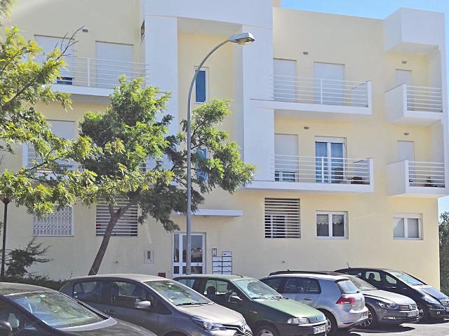 Simpático apartamento T1 para arrendamento totalmente mobilado e equipado em Porto Salvo