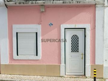 Simpática moradia no centro da vila de Fanhões