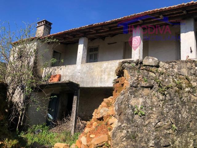 Simpática Propriedade rural afeto a arrecadação e arrumos em Castanheira de Pera