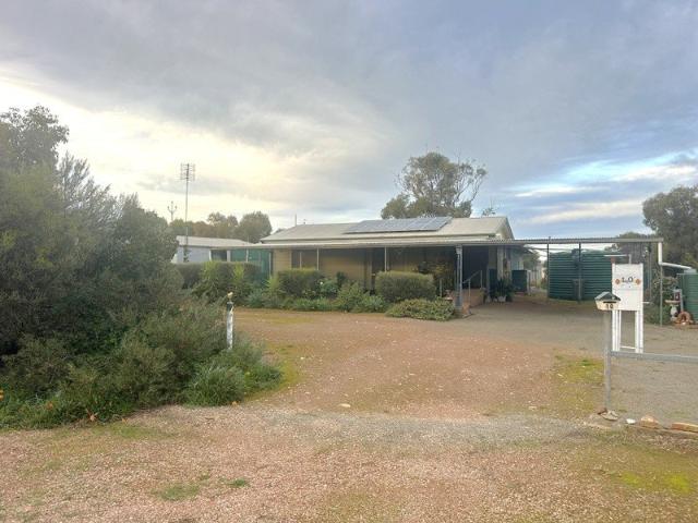 Simple Country living on a large block