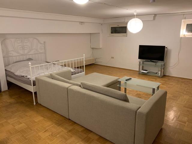 Simple apartment in the basement, top location, Koln Amsterdam Apartments for Rent