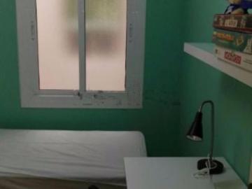 Simple single bedroom near the Congres metro