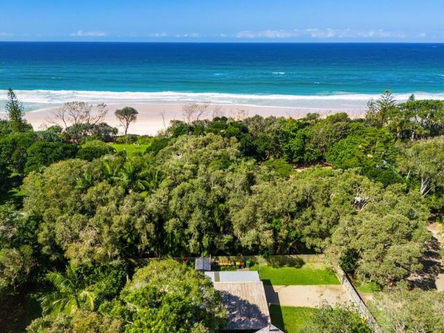 Simple, relaxed living in a prime beachside position