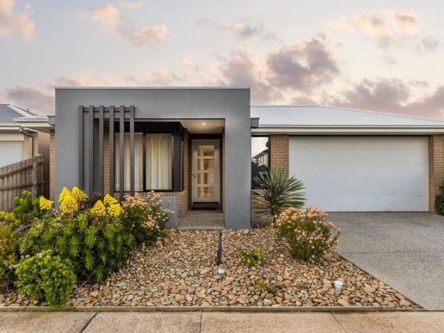 Simplified Living with Contemporary Coastal Design