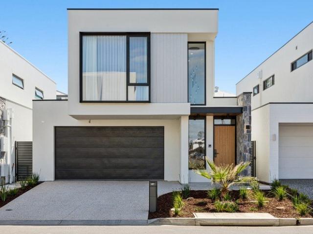 Simply Divine Coastal Living: Brand New Modern Elegance