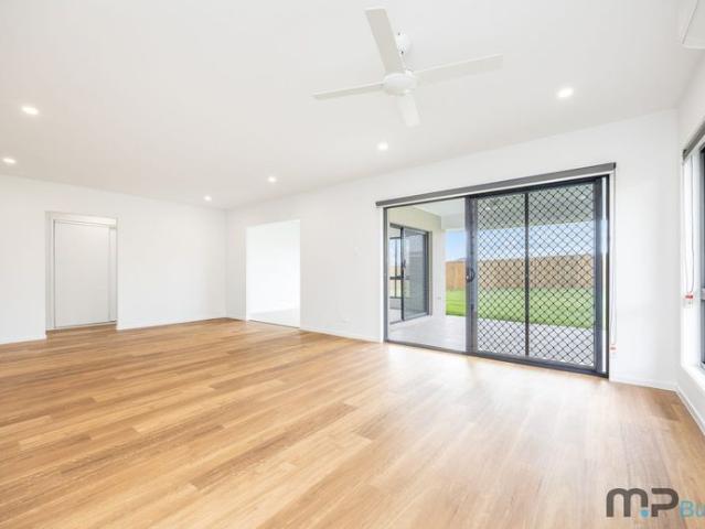 Simply Impressive 4 Bedroom + 3 Living The Springs!