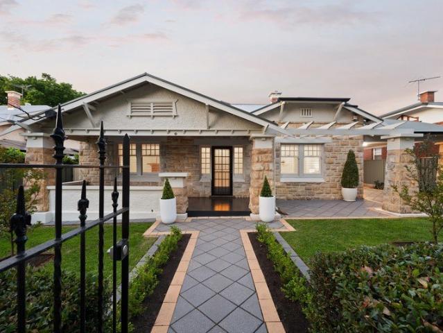 SIMPLY IRRESISTIBLE DESIGNER LIFESTYLE IN HIGHGATE Spectacular Sandstone Character Residence C.1926 Award Winning Entertainer's Bar/Pavilion