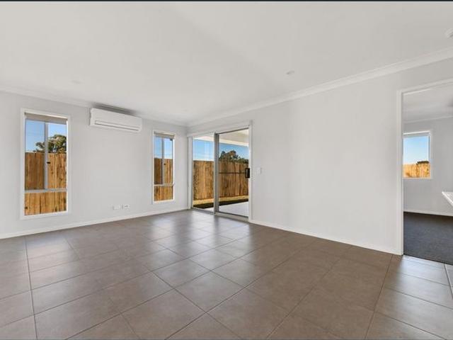 SIMPLY STUNNING! 3 BEDROOM DUPLEX UNIT SITUATED IN A RURAL STYLED LAND ESTATE!