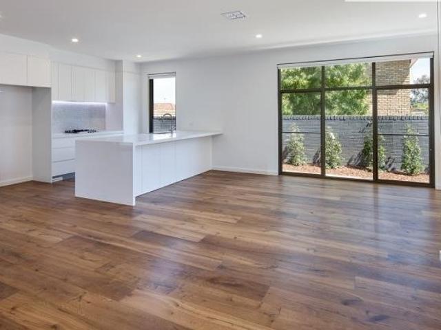 SIMPLY STUNNING 4 BEDROOM TOWNHOUSE