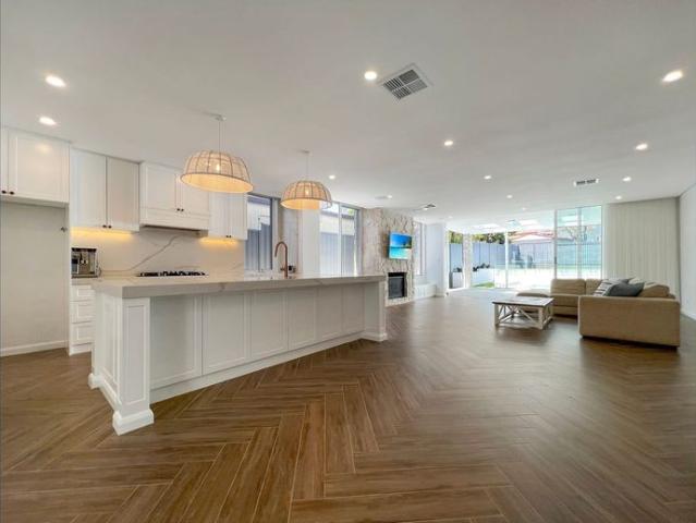 SIMPLY STUNNING 5 BEDROOM, 3 BATHROOM HAMPTONS STYLE HOME NOT TO BE MISSED