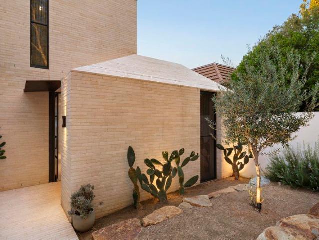 Simply Stunning on the doorstep of Hawksburn Village