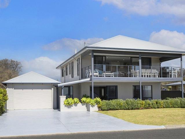 SIMPLY STUNNING COASTAL LIVING WITH MESMERISING OCEAN VIEWS!
