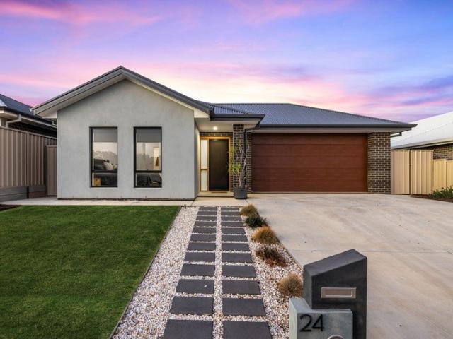 Simply Stunning Low Maintenance 3 Bedroom Home!