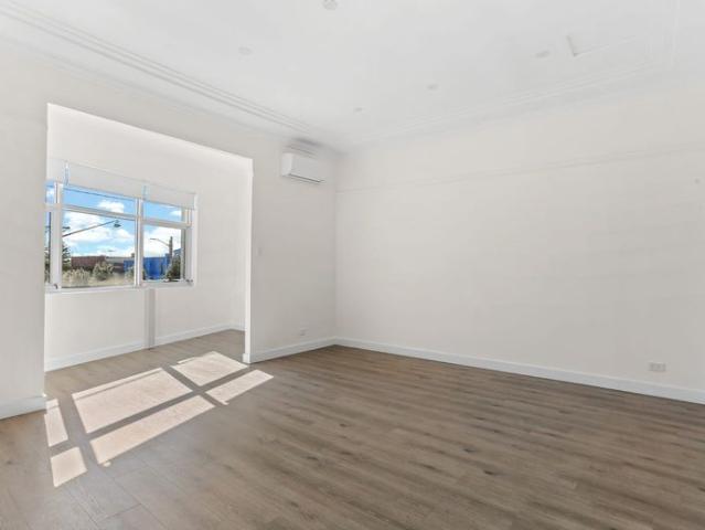 SIMPLY STUNNING Large One Bedroom with Separate entrance Enter Via Albyn St Bexley