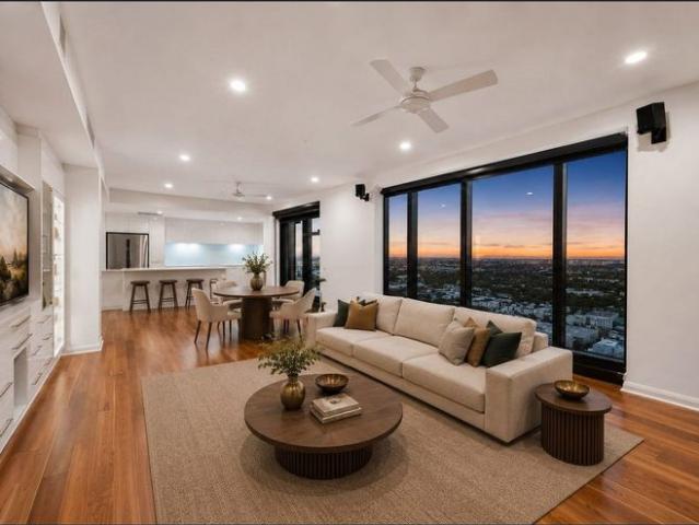 Simply Stunning Sky Residence!