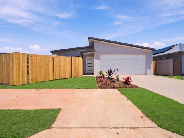 SIMPLY STUNNING! PRIVATE, MODERN & SPACIOUS DUPLEX IN A1 LOCATION!