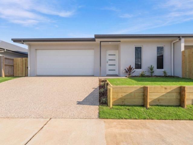 SIMPLY STUNNING! PRIVATE, MODERN & SPACIOUS DUPLEX IN A1 LOCATION!