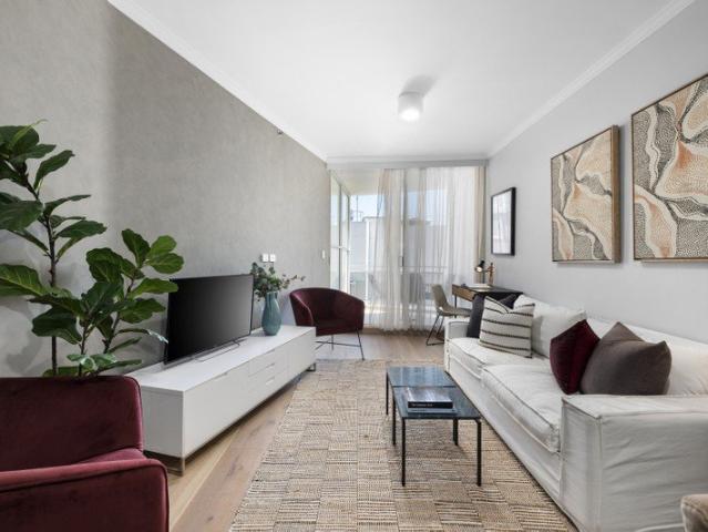 Simply Stunning Three Bedroom Apartment in Ideal Mid City Location
