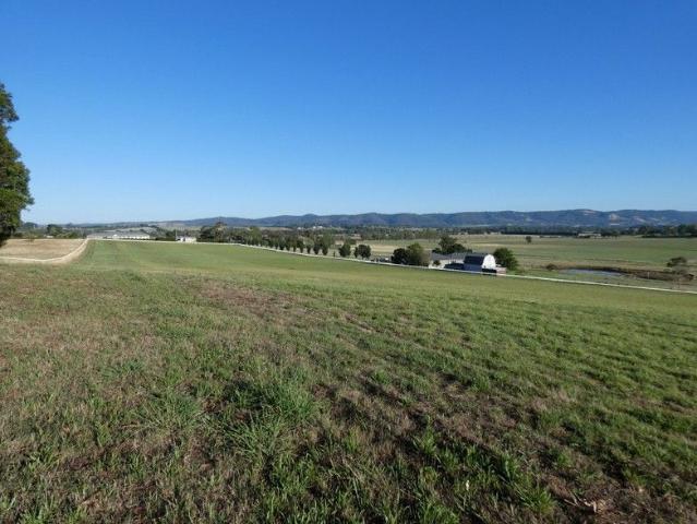 SIMPLY THE BEST 10 Acres 5 minutes drive from the township