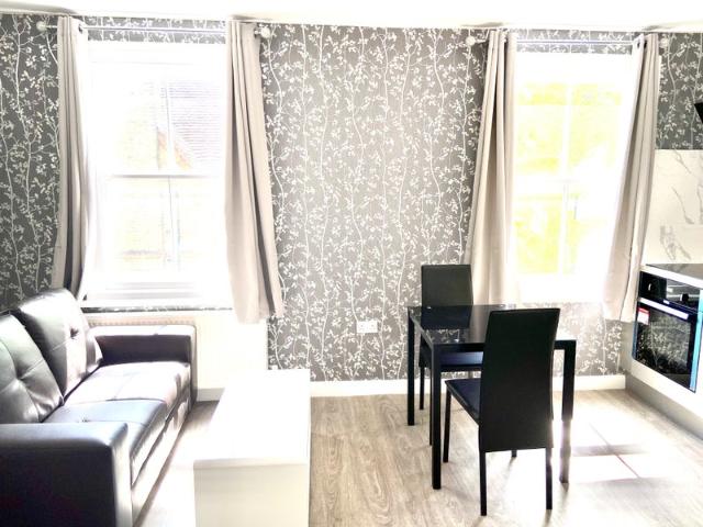 Simply the Best Studio £1900 All Bills Incl