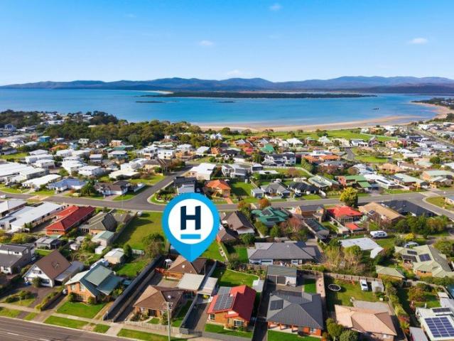 Simply Unpack and Enjoy this Little Coastal Gem