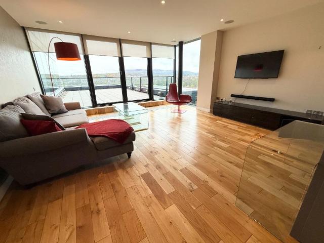 Simpson Loan, Edinburgh EH3 2 bed flat to rent £3,650 pcm £842 pw