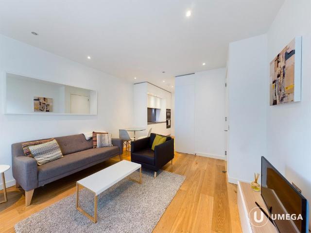 Simpson Loan, Quartermile, Edinburgh. 1 bed apartment to rent £1,700 pcm £392 pw