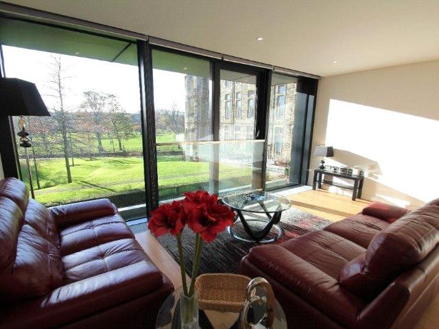 Simpson Loan, Quartermile, Edinburgh. 2 bed apartment to rent £2,750 pcm £635 pw
