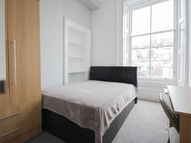 Simpson's Florist, 23 West Preston Street, City of Edinburgh, EH8 9PZ, United Kingdom | Room for rent #121300575 | Rentberry
