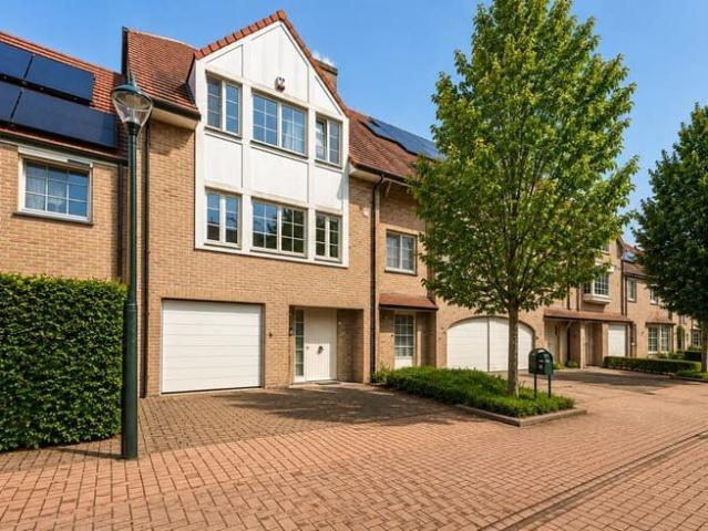 Sint Andries: statige woning met veel terrassen op toplig.