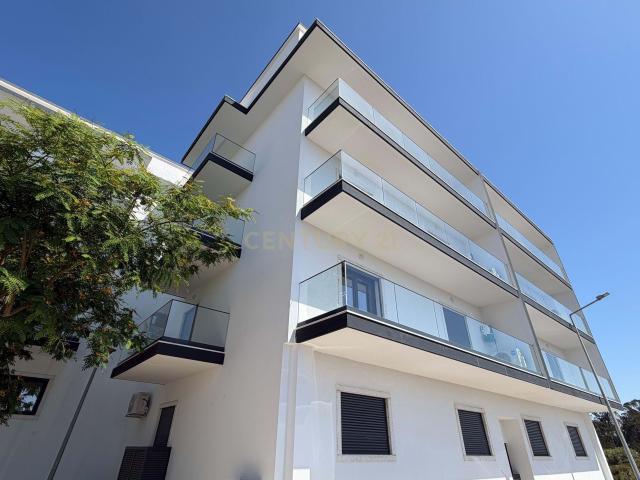 RESERVADO Sintra – Apartamento T1 a estrear com 2 lugares de estacionamento