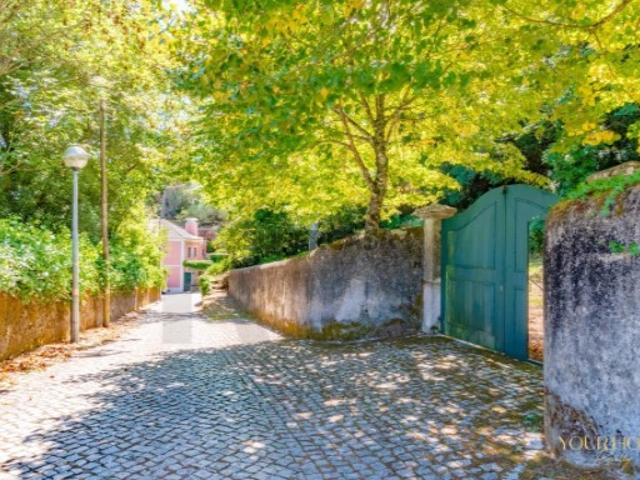 Sintra Terreno com vista desafogada e possibilidade de construção de uma maravilhosa casa de família