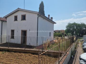 Sinalunga, nel cuore di una nuova e tranquilla zona residenz. 180m² Guazzino