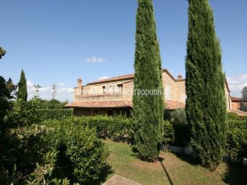 Sinalunga parte alta vendesi villetta a schiera capotesta. 387m² Sinalunga