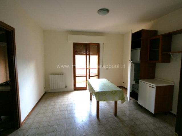 Sinalunga vendesi appartamento al terzo ed ultimo piano con. 100m² Sinalunga