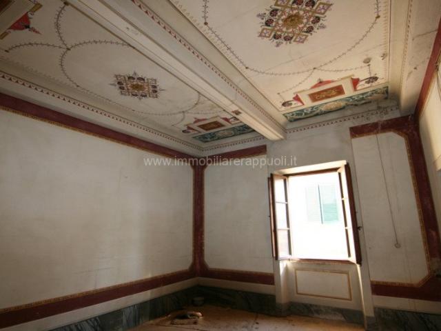 Sinalunga vendesi appartamento di 130 mq facente parte di un. 130m² Sinalunga