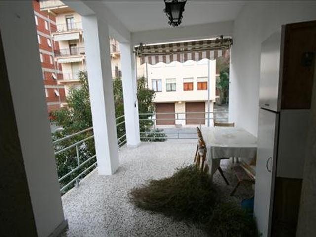Sinalunga vendesi in zona residenziale centrale appartamento. 5m² Sinalunga