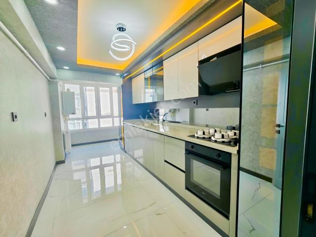 Sincan Akşemsettin Mah. Salon Bağımsız Lüks Yapılı Geniş Daire