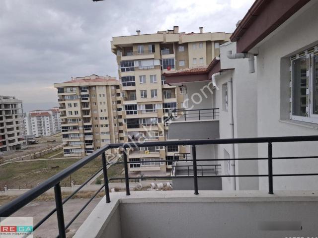Sincan Alcı Ahmet Yesevi Caddesinde 3+1 131 M2 4. Katta Oturuma Hazır Daire