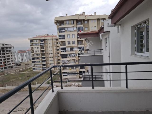 Sincan Alcı Ahmet Yesevi Caddesinde 3+1 131 M2 4. Katta Oturuma Hazır Daire
