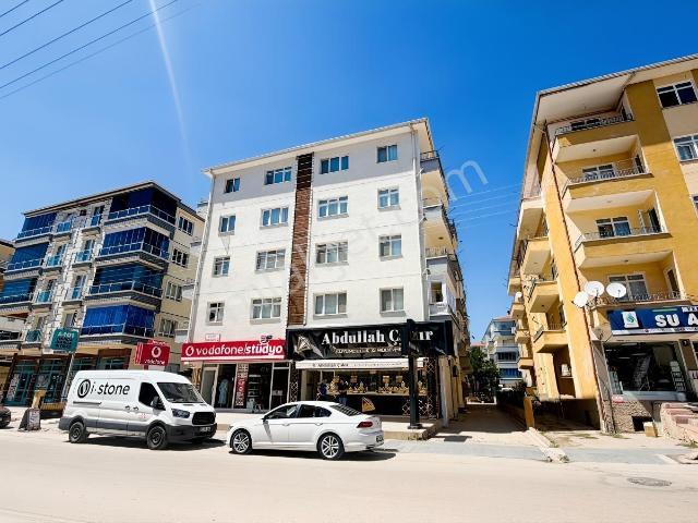 Sincan Yenikent Fevzi Çakmak Cadde Üzeri Satılık Geniş 3+1 Daire