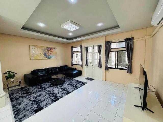 Since Chicha castle Sukhumvit 31 House 5 ห้องนอน 4 ห้องน้ำ 3 ที่จอดรถ บ้าน 4 ชั้น
